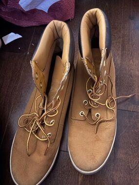 Timberland Tan Lace-Up Hightop Shoe Boots